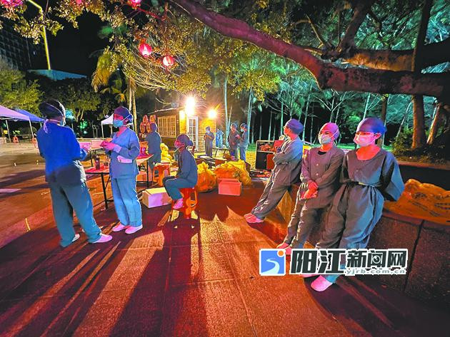 心疼！連續(xù)10個小時奮戰(zhàn)在防疫一線.jpg